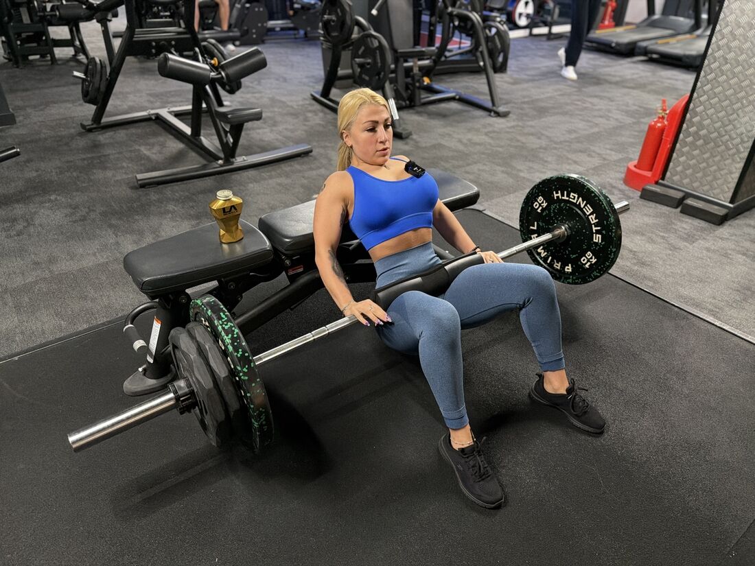 brutal-leg-workout-with-italian-pt-anna-pollini