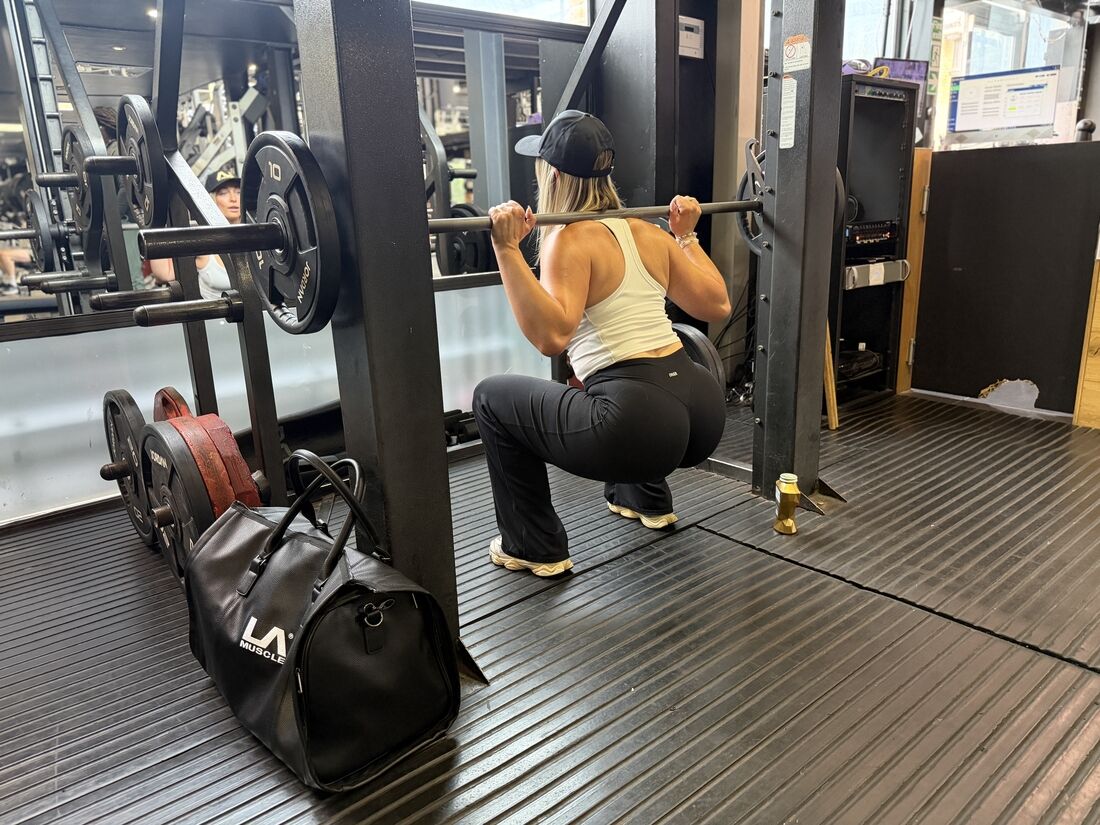 fitness-model-abby-louise-trains-full-body fitness-model-abby-louise-trains-full-body