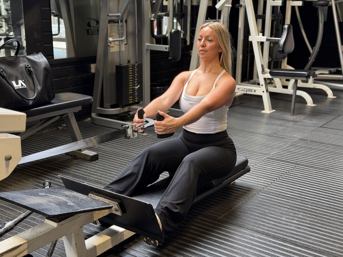 fitness-model-abby-louise-trains-full-body fitness-model-abby-louise-trains-full-body