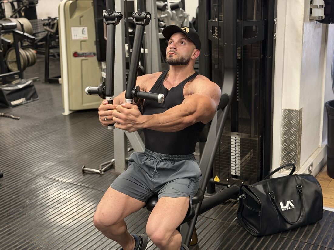 london-athlete-and-coach-peter-constantinou-trains-full-body
