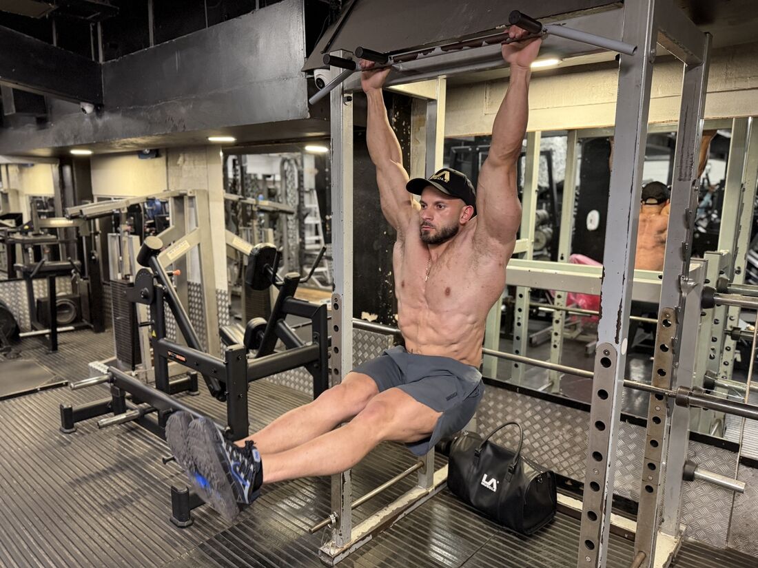 london-athlete-and-coach-peter-constantinou-trains-full-body
