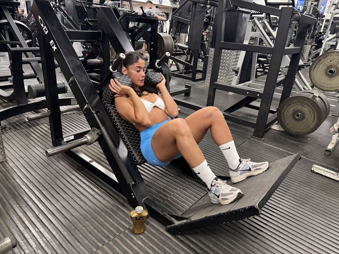 london-pt-brings-the-heat-during-intense-gym-filming