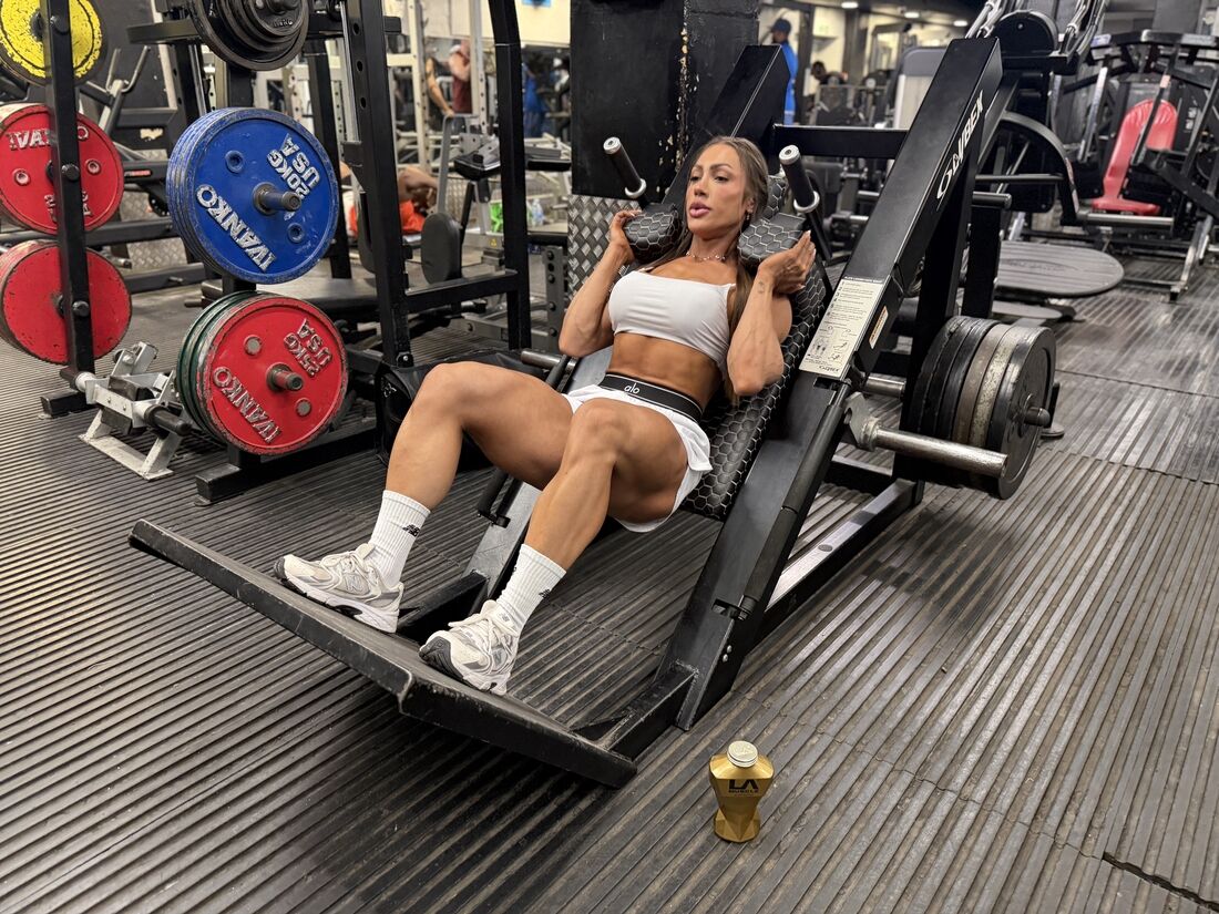 newly-crowned-ifbb-pro-uerica-bauer-trains-full-body newly-crowned-ifbb-pro-uerica-bauer-trains-full-body