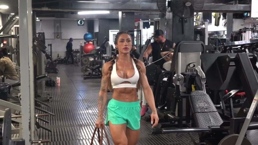 How a PCA Pro Trains for Wellness Competitions 💪 | Uerica Bauer